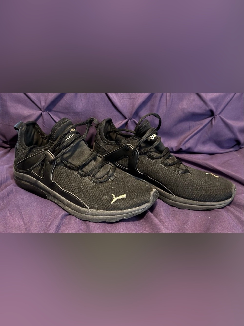 PUMA Women's Black with Gold Logo Size 8